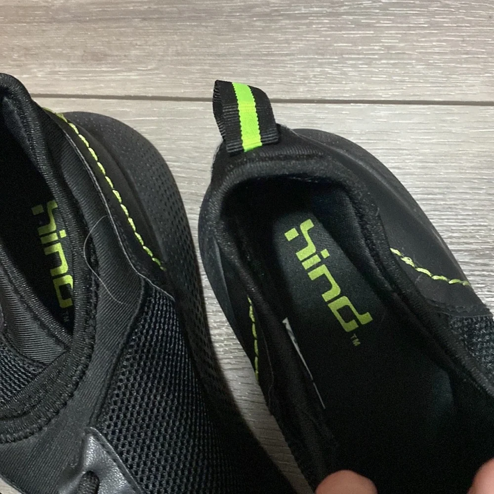 NWOT!‎ Hind Black and Green Men's Athletic Shoes